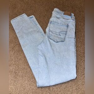 American Eagle Outfitters Light Wash Relaxed Jeans